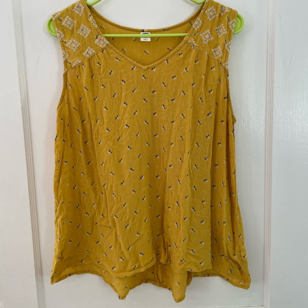 Old Navy yellow sleeveless blouse.